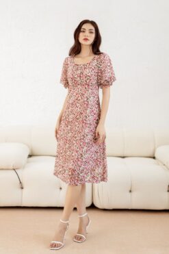 Đầm ren cổ vuông , tay phồng họa tiết hoa nhí xinh xắn 0657/1.381