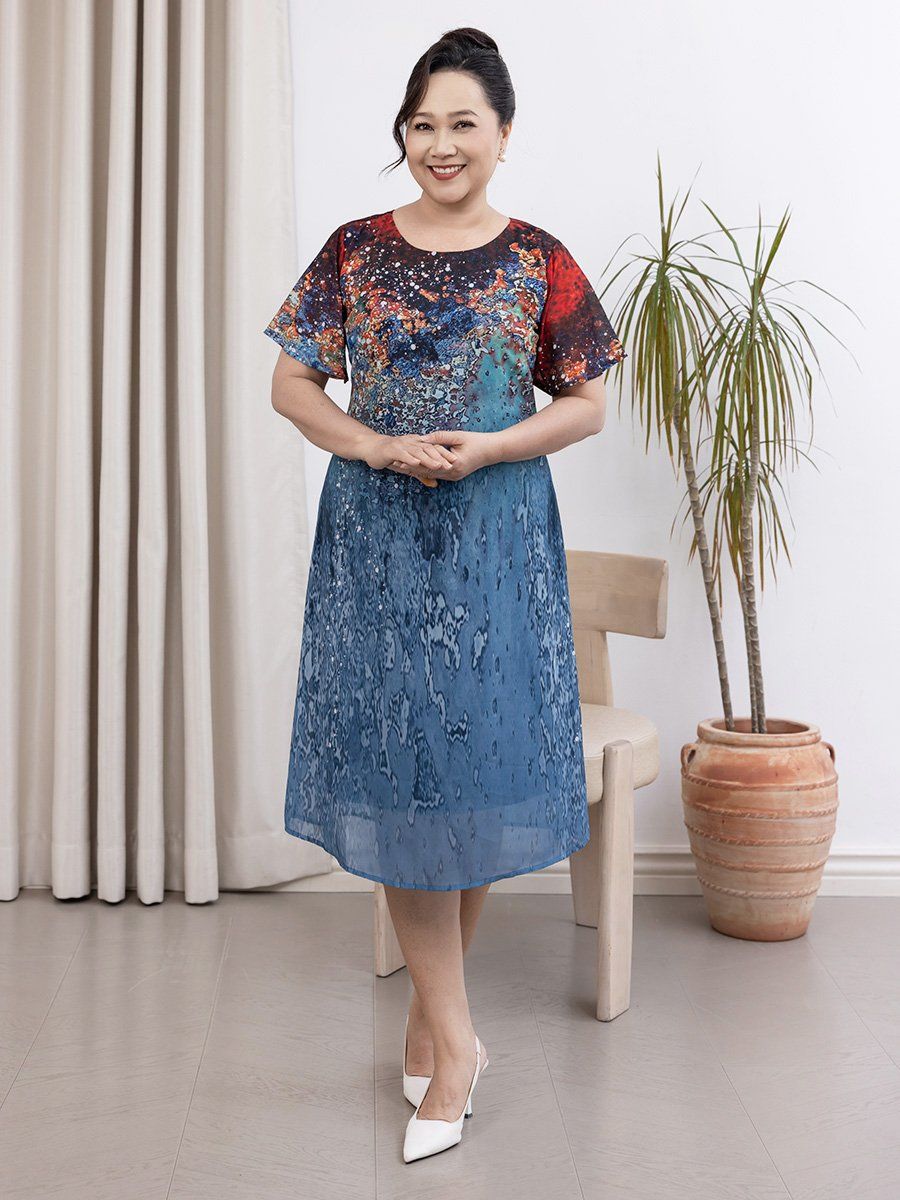 Hạnh Đầm suông cổ tròn in họa tiết sắc màu đại dương , tay ngắn 1623/5.308
