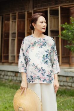 Áo cổ tròn kết hạt, tay lửng