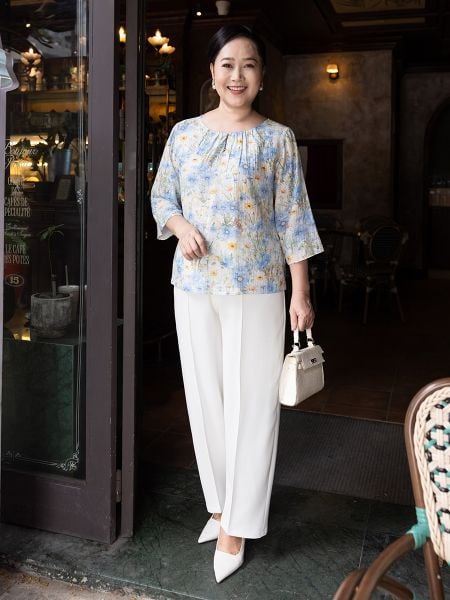 Hạnh áo cổ tròn đính bi, in họa tiết hoa khoe săc, tay lửng 2486/5.159