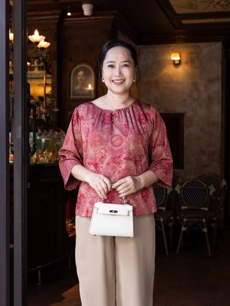 Hạnh áo cổ tròn đính bi, họa tiết dập nổi, tay lửng 2486/5.195