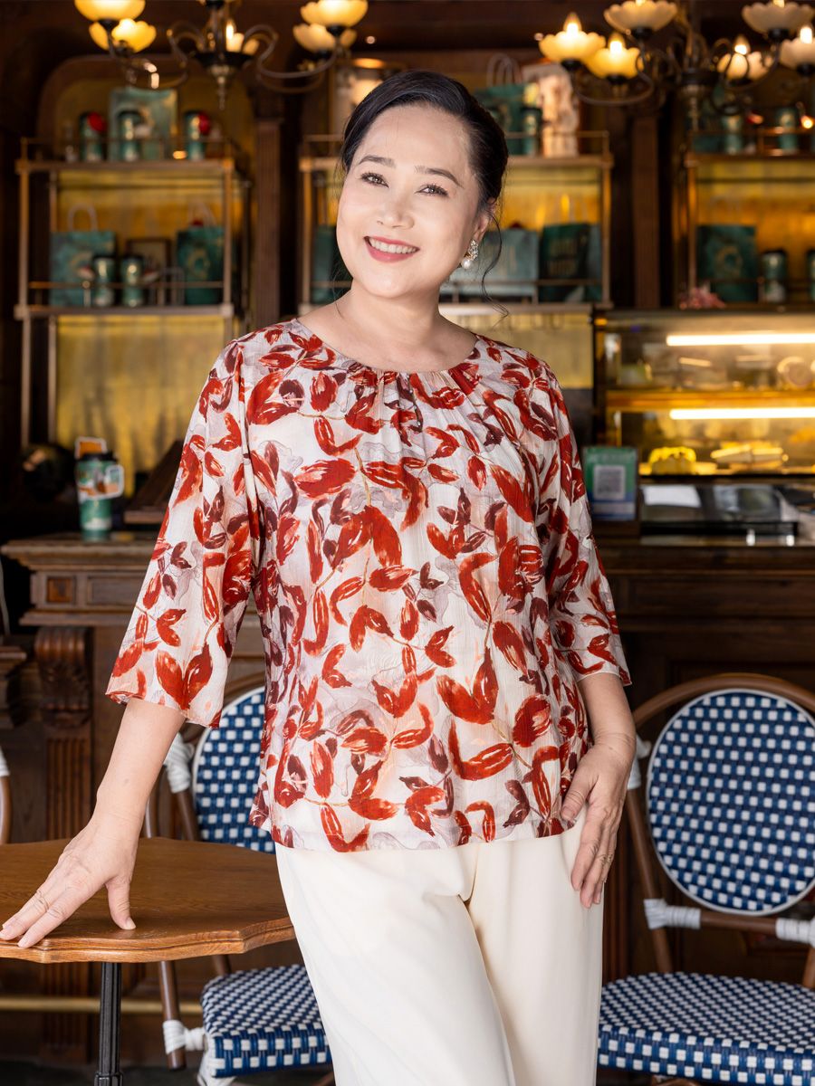 Hạnh áo cổ tròn đính bi, in họa tiết lá, tay lửng 2486/5.225
