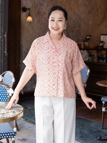 Hạnh Áo sơ mi cổ danton in họa tiết nghệ thuật, tay ngắn 25410/5.214
