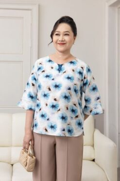 Hạnh áo cổ xẻ V viền kết hạt, vạt trước bo tròn, tay ngắn bèo cách điệu 4428/5.267