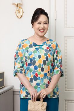 Alternative view of Hạnh áo kiểu cổ xẻ v ,khoen đắp cách điệu,tay lửng phối bo 25418/5.319