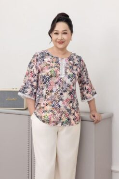 Hạnh Áo cổ tròn phối ren in họa tiết lập thể,tay lửng viền ren hoa 25414/5.320